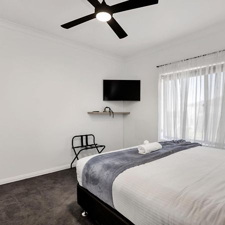 Coast Motel And Apartments Port Noarlunga Extérieur photo